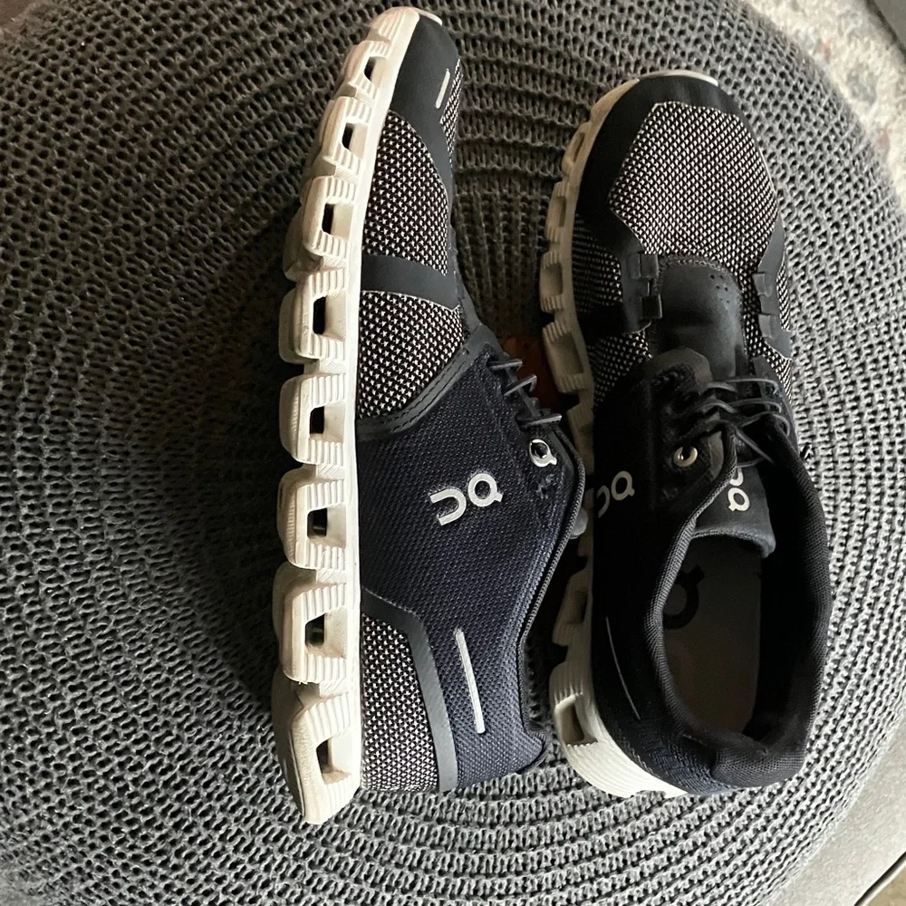 🔥🔥ON CLOUD 5 Women's Black and White Athletic Shoes size 9.5🔥🔥🔥 - Picture 6 of 9